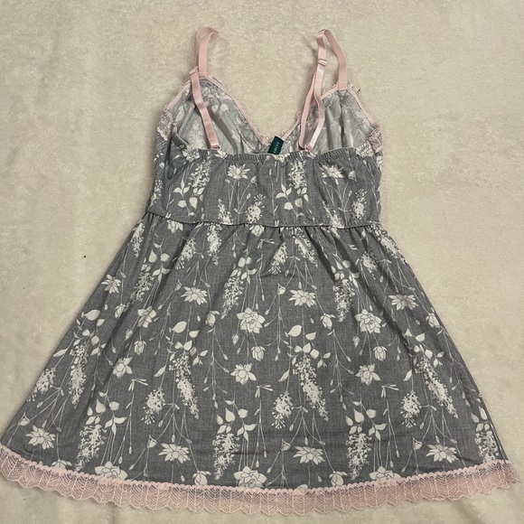 Laura Ashley Sleep Top - Picture 4 of 5